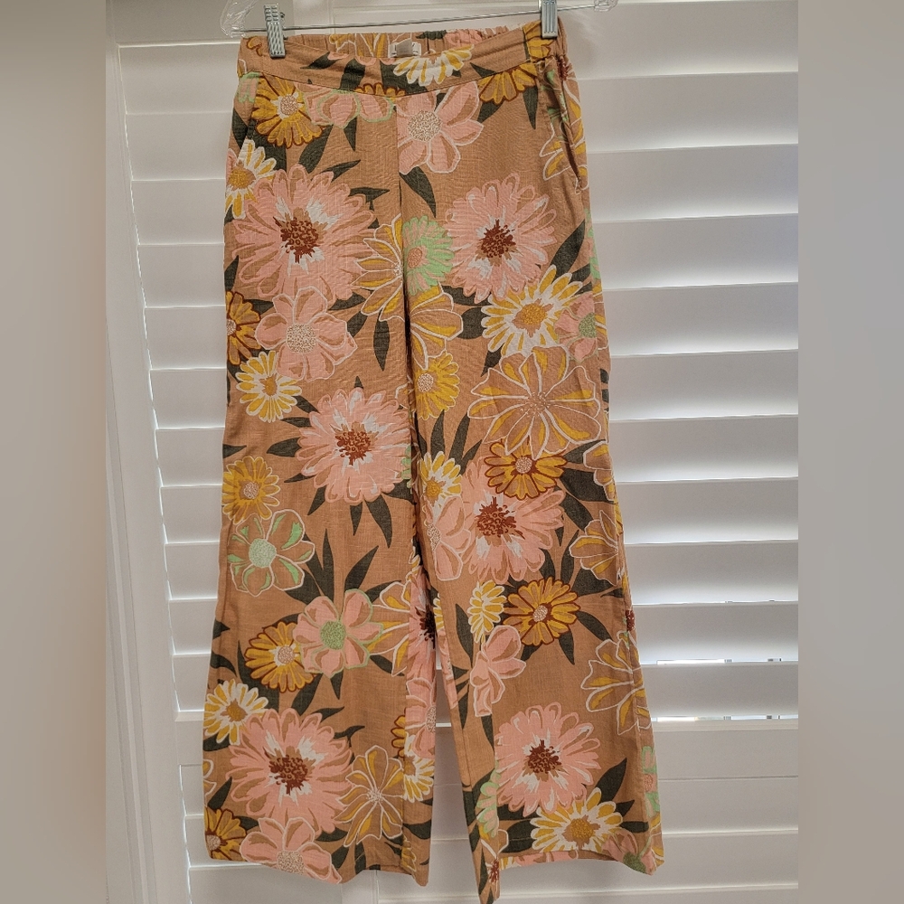 Roxy wide leg ankle pant, floral.   Like new. Size XS